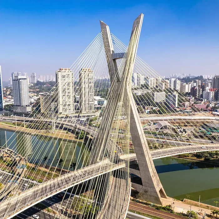 Light Cycles: Uno spettacolo di luci in mezzo alla natura Sao Paulo